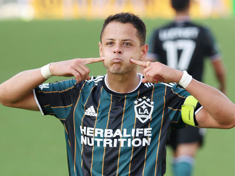 Chicharito está de vuelta; marca doblete con el Galaxy