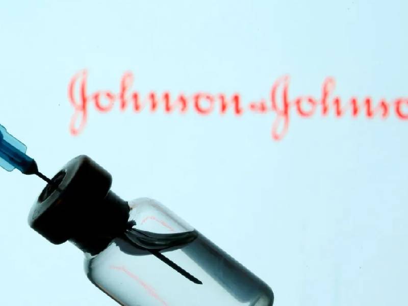 Agencia europea analiza posibles casos de trombosis por vacuna de J&J