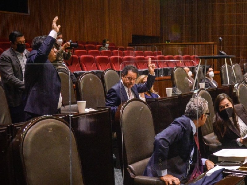 Aprueban en comisiones reforma que amplía el mandato a Zaldívar