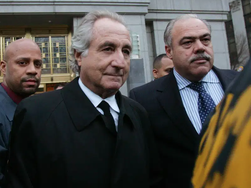 Muere el estafador más grande de la historia