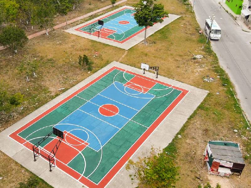 Embellecen cancha de la SM 225