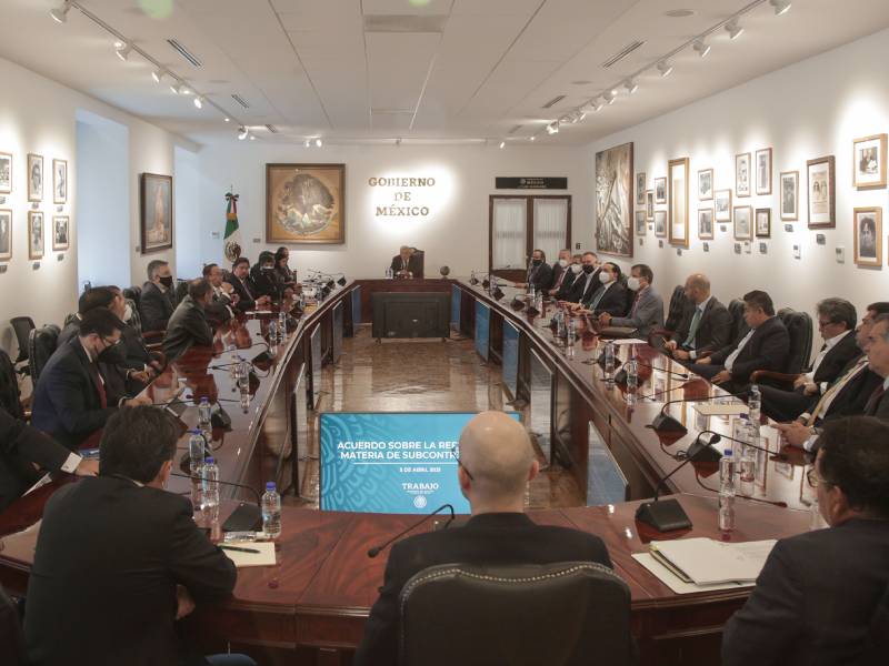 Se logra ÔÇ£importanteÔÇØ acuerdo entre dirigentes en materia de outsourcing, afirma AMLO