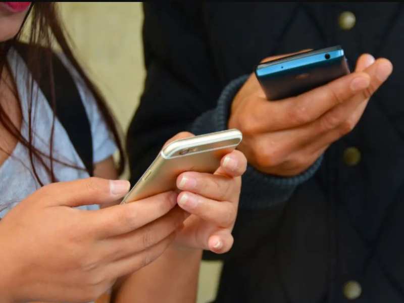"Llueven" amparos contra padrón de telefonía móvil