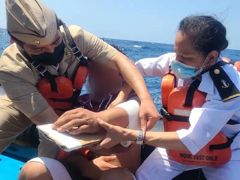 Trasladan en helicóptero de la Armada a pescador lesionado
