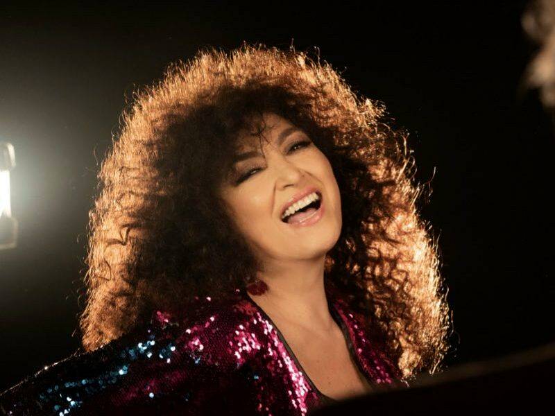 amanda miguel se corta el cabello