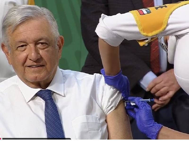 ¡Por fin!, AMLO es vacunado contra Covid-19 de AstraZeneca