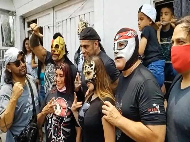 Octagón, Cibernético y más estrellas visitan a niño agredido por luchador