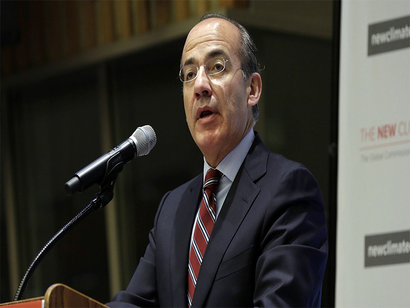 Calderón insta a Larrazábal a declinar a favor de priista en Nuevo León