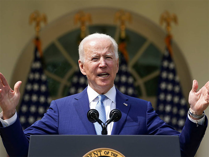 Biden acuerda dos semanas de recorridos gratis a sitios de vacunación