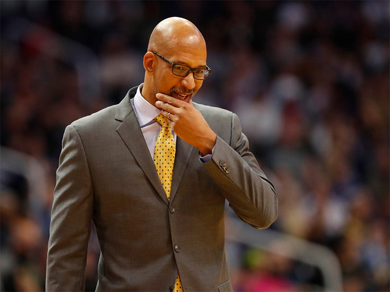 Monty Williams es reconocido como el entrenador del año en la NBA