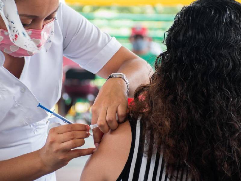 Cancún Falta de dosis contra Covid-19 causa enojo