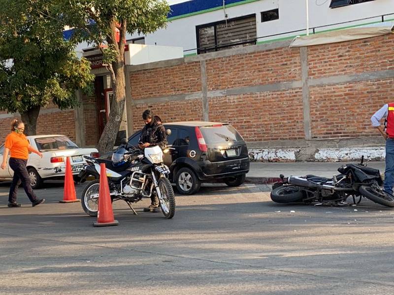 Choque entre dos motos, deja a un niño de 2 años lesionado