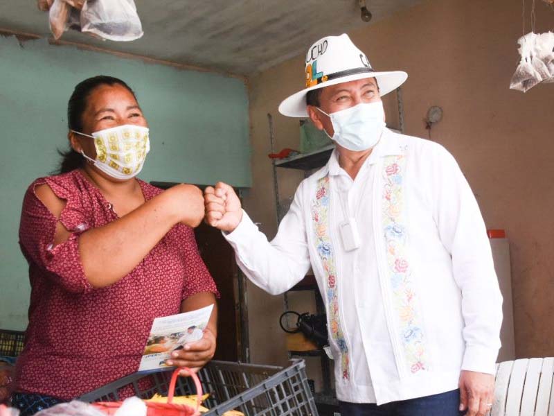 Chucho Pool se compromete a atender demandas de colonias irregulares