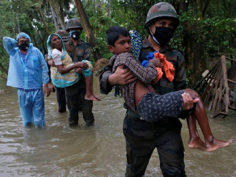 Ciclón ÔÇ£muy severoÔÇØ Yaas toca la India; un millón de personas fueron evacuadas