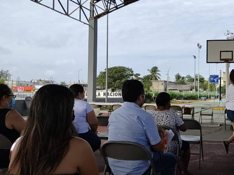 Concluye inmunización contra Covid a maestros de Solidaridad