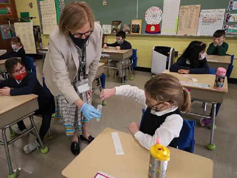 Joe Biden logra mantener las escuelas abiertas en sus 100 días de gobierno