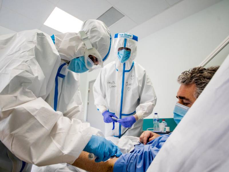 Sin seguro médico, más del 98% de los que se enferman de Covid