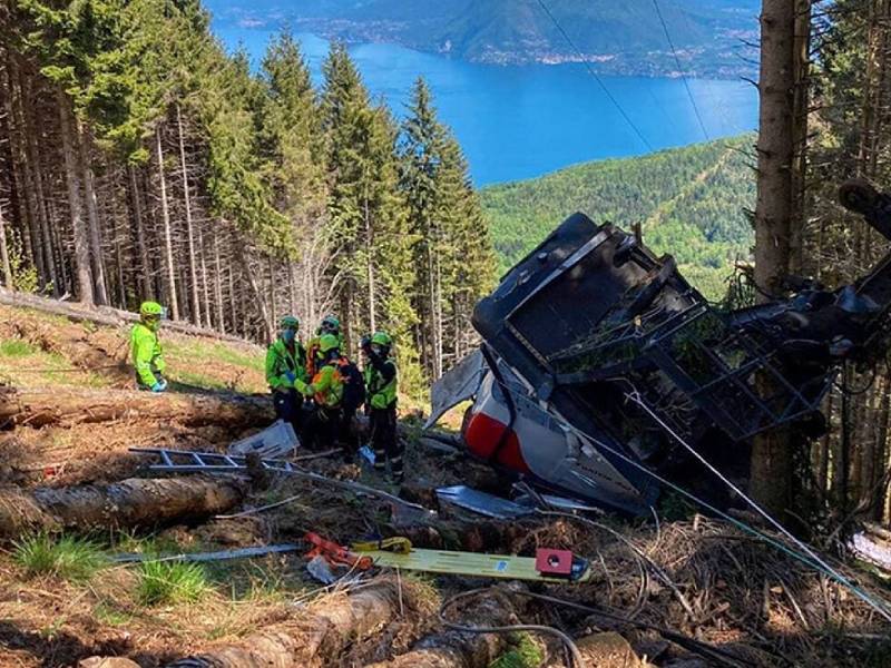 Tragedia en teleférico deja 9 muertos en Italia
