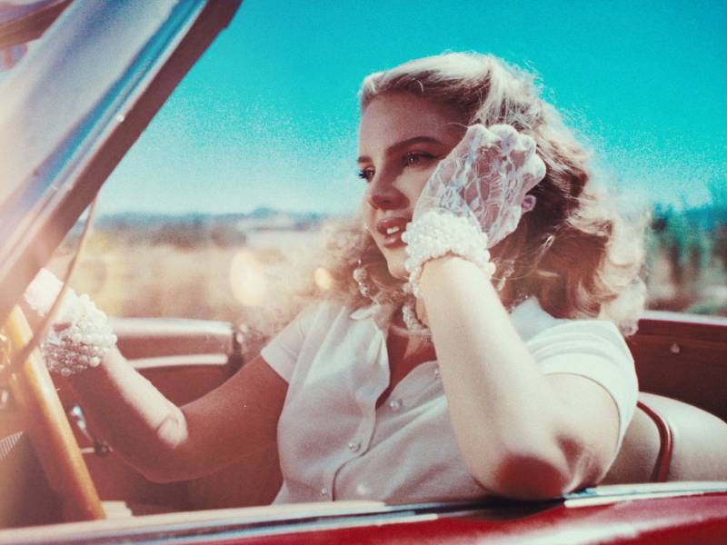 Lana del Rey da un probadita de su nuevo disco Blue Banisters