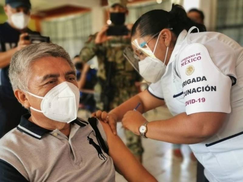 Maestros recibirán vacuna de Cansino el 18 de mayo en CDMX