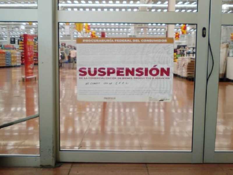 Profeco cierra negocios por vender más caro productos de la canasta básica