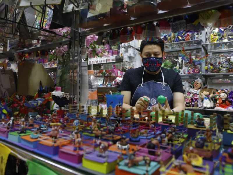 Artesanos utilizan ahorros de su vida para subsistir