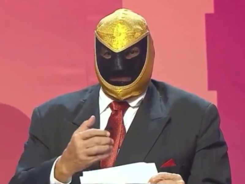 Sin palabras quedó Tinieblas cuando le preguntaron sobre la inclusión de la comunidad LGBT+