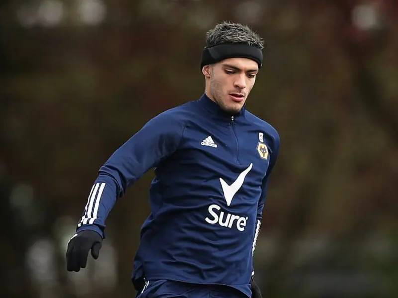 Raúl Jiménez llegaría a la Roma por petición de Mourinho
