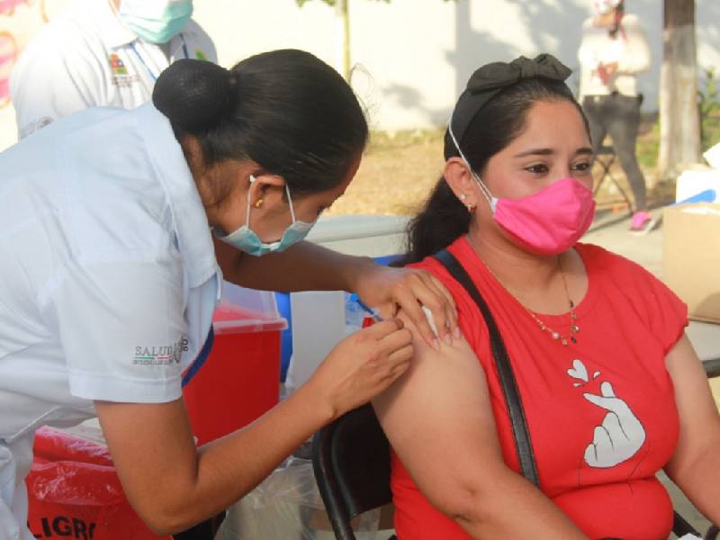 Retomarán este martes la vacunación a cincuentones