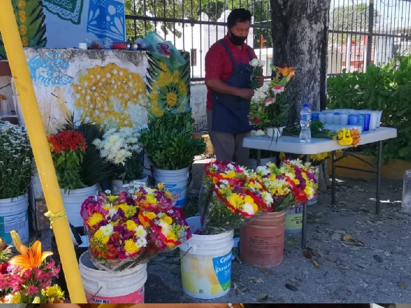 Sepulta pandemia la venta de flores afuera del panteón