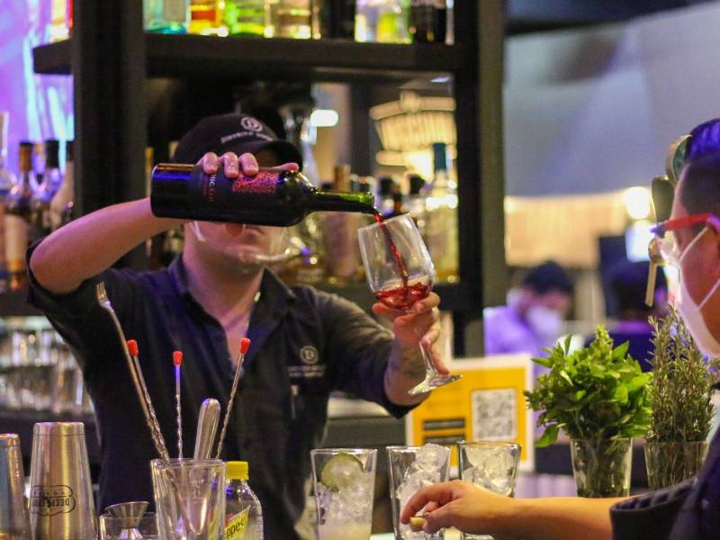 Ajustan los horarios de venta de alcohol