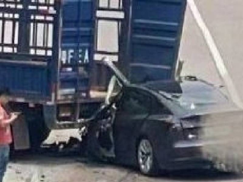 VIDEO: conductor de Tesla muere tras conducir a alta velocidad