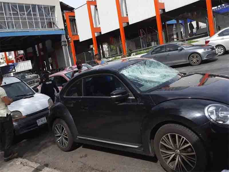 Se desprende plafón en la estación Villa de Cortés del metro