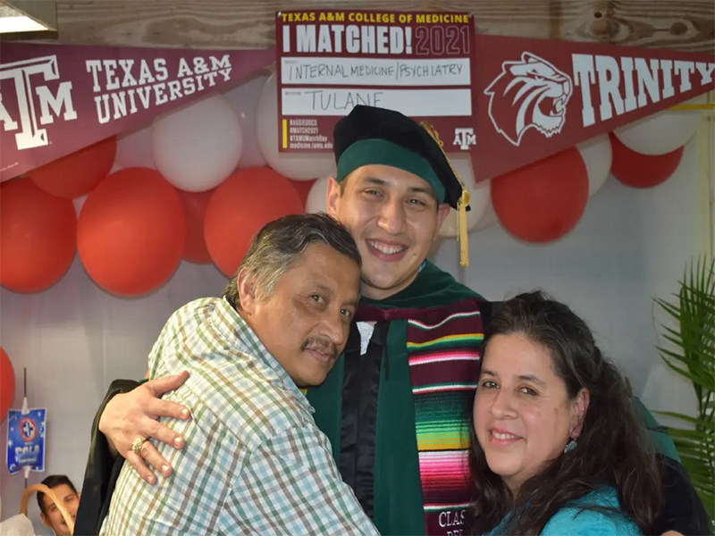 Mexicano pasa del campo a tener un título honorífico de Harvard