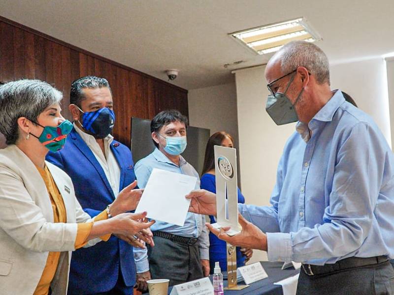 Aguakan refrenda su responsabilidad social; recibe galardón