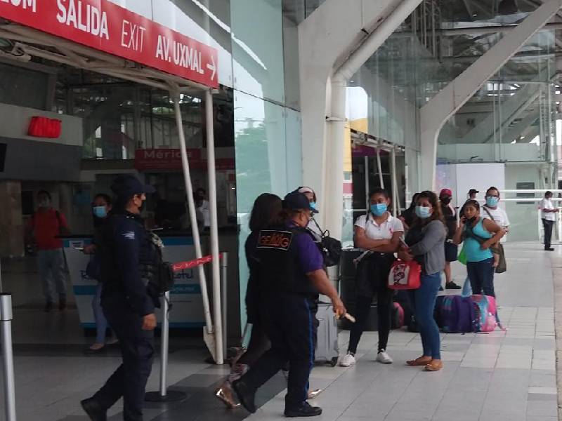 Conoce el amor por Facebook, trataba de huir y la policía la detiene