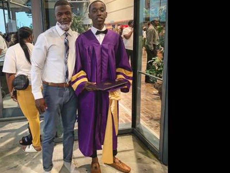 Discriminan a alumno por no llevar zapatos presentablesÔÇØ
