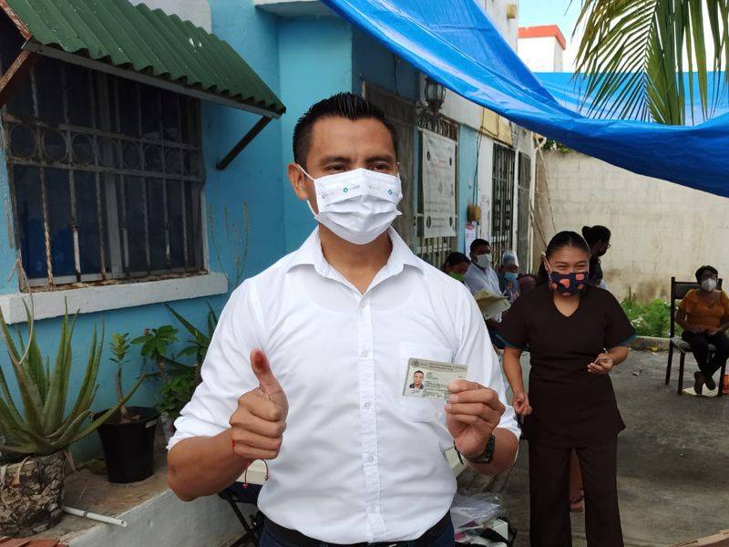 Ejerce Alberto Batun su derecho al voto