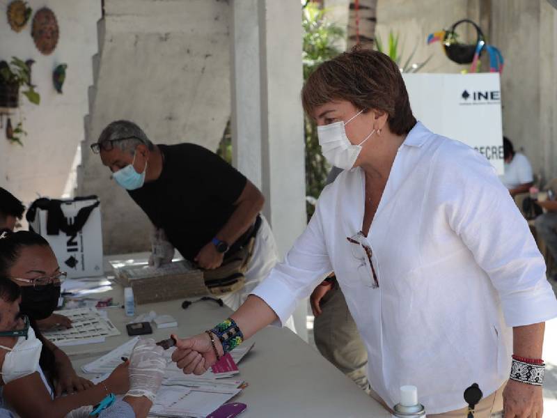 Ejerce Laura Beristain su derecho al voto libre