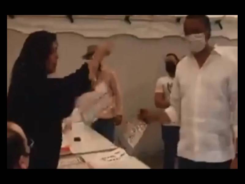 Funcionaria de casillas en SLP le grita cobarde y misógino a candidato