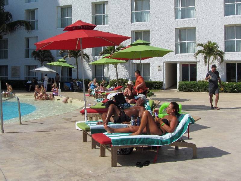 Hoteleros calientan motores con promociones