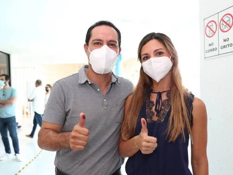 Mauricio Vila, gobernador de Yucatán, emite su voto