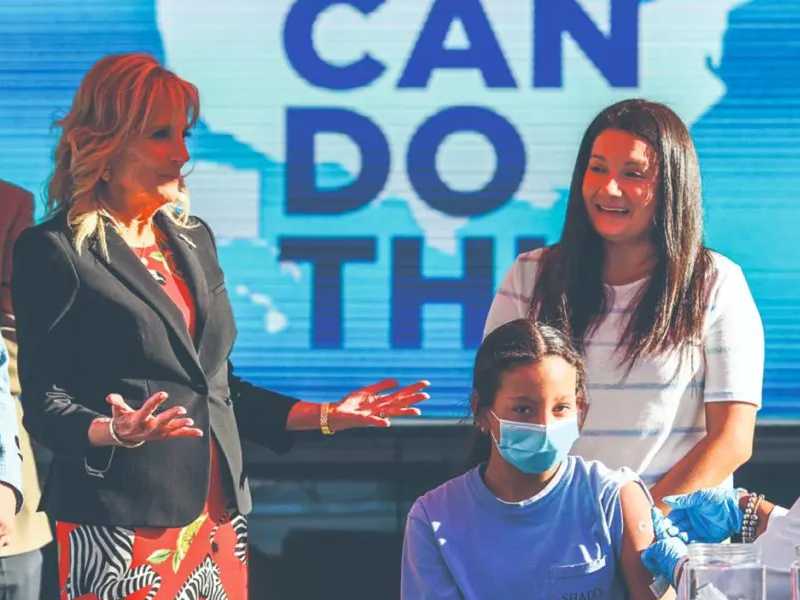 Jóvenes complican misión a Biden...no se vacunan