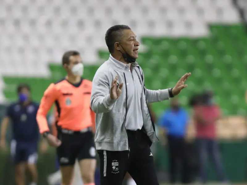 Costa Rica acepta interés por Nacho Ambriz para ser su director técnico
