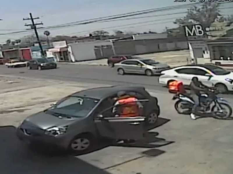 Así asalta a mano armada una banda de supuestos repartidores en moto