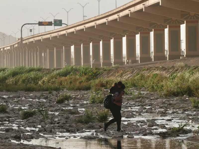 Mueve Joe Biden sus piezas en lenta estrategia fronteriza