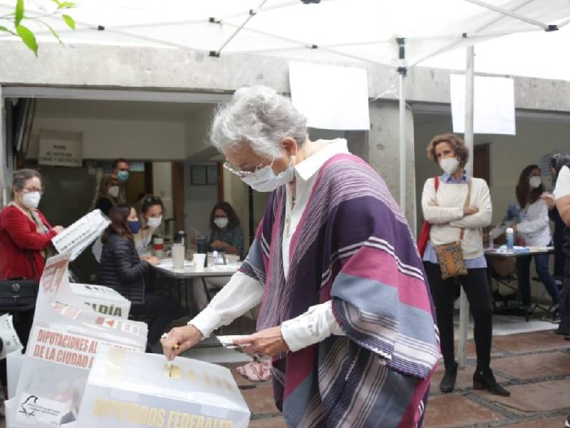 Sin retraso y filas enormes Olga Sánchez Cordero