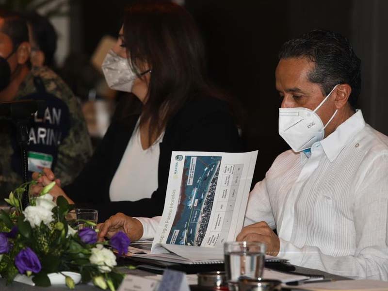 Unen esfuerzos para combatir el recale masivo de sargazo