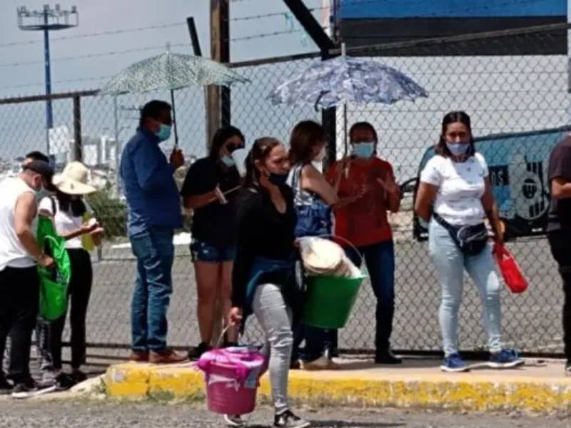 Vendedores ambulantes aprovechan filas de votación