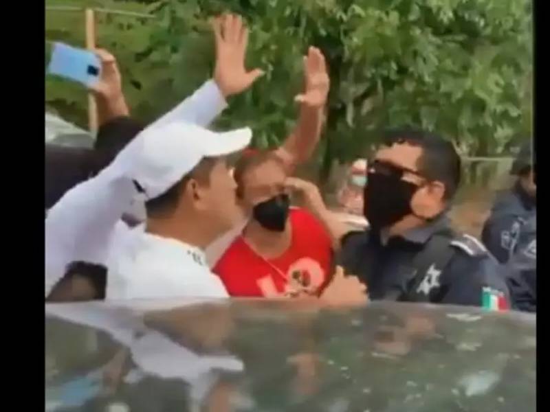 Video. Hallan en Tabasco auto con supuesto dinero para compra de votos
